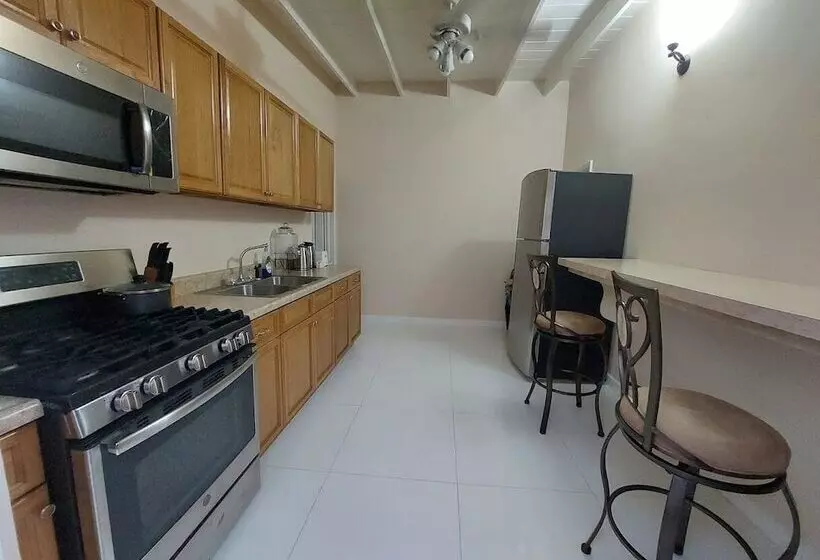 پانسیون The Golden Gate Inn