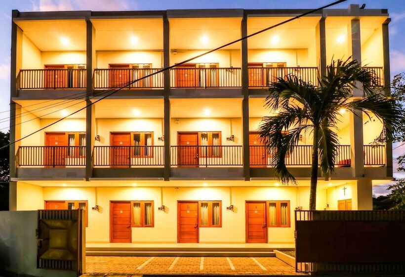 Отель Oyo 1200 Kencana Residence