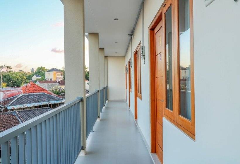 Отель Oyo 1200 Kencana Residence