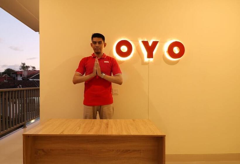 Отель Oyo 1200 Kencana Residence