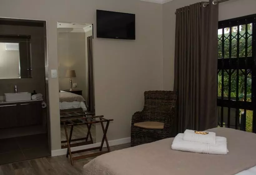 ペンション Clifton Corner Guest House