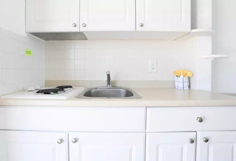 Commander By The Sea Motel