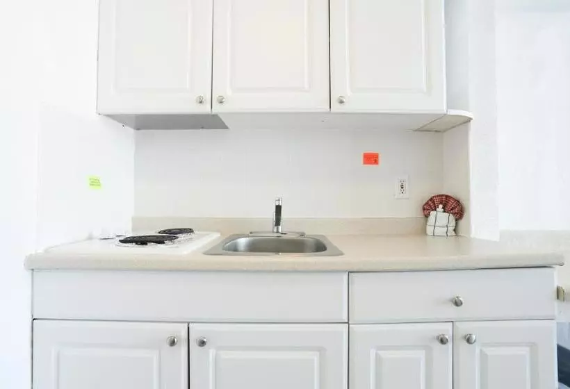 Commander By The Sea Motel