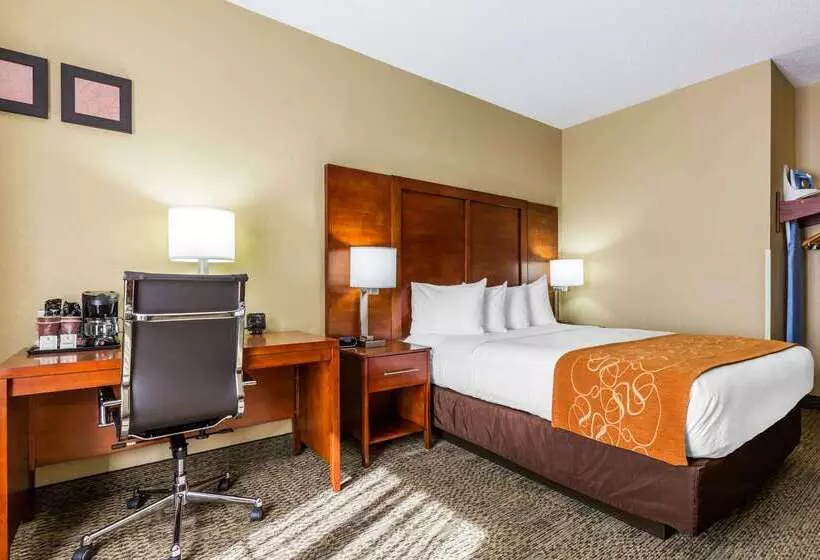호텔 Comfort Suites Near I 80 And I 94