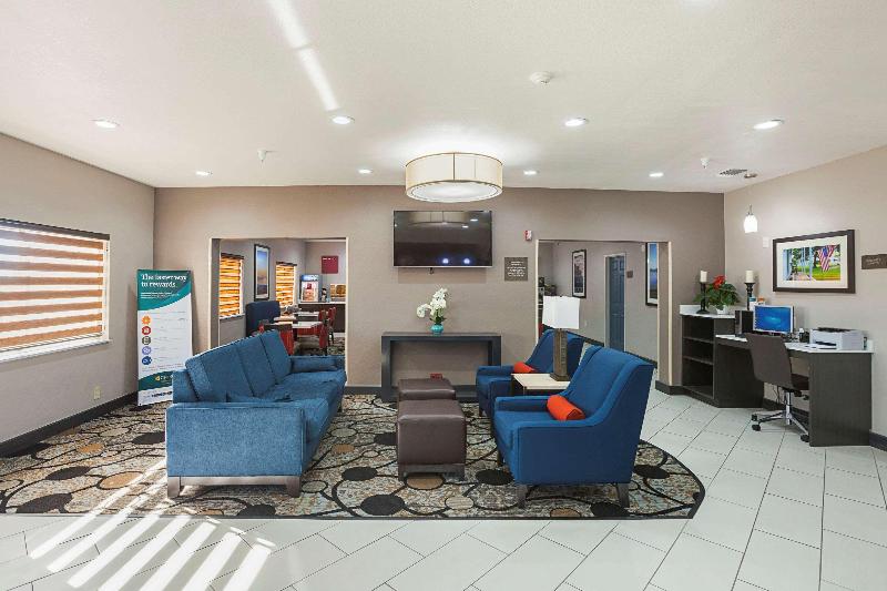Отель Comfort Suites Lewisville