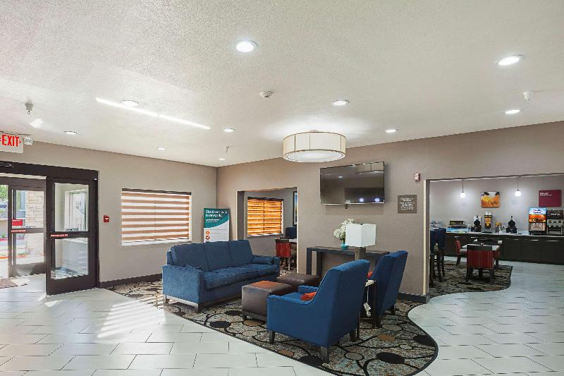 Отель Comfort Suites Lewisville