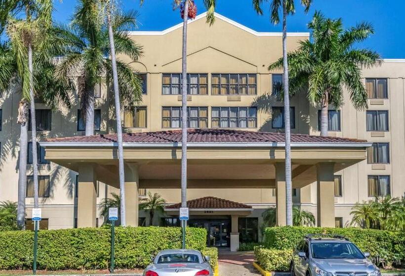 호텔 Comfort Suites Miami  Kendall