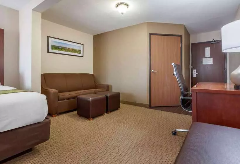 Отель Comfort Suites Omaha Eastcouncil Bluffs