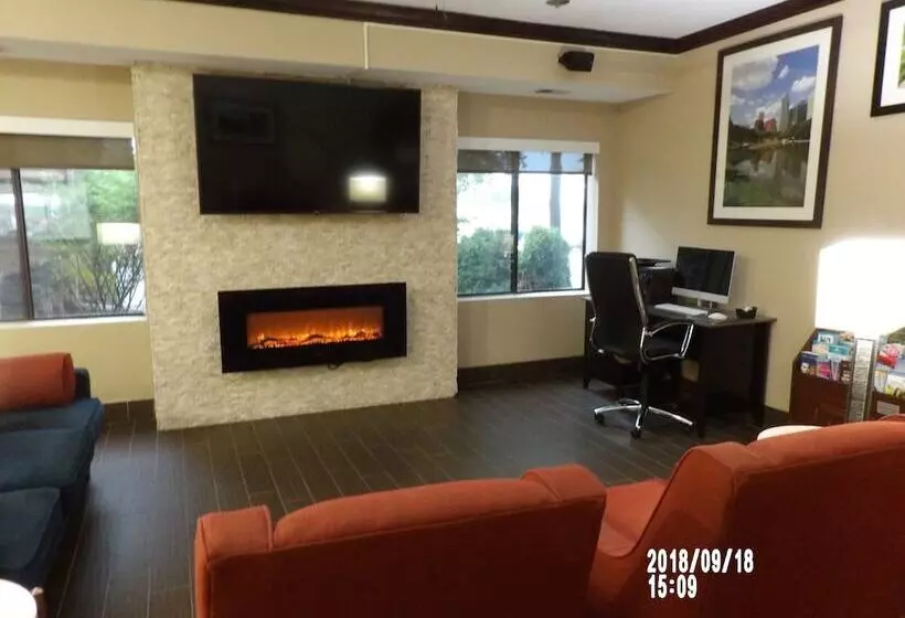 Отель Comfort Suites Omaha Eastcouncil Bluffs