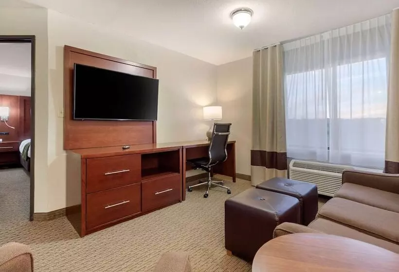 Отель Comfort Suites Omaha Eastcouncil Bluffs