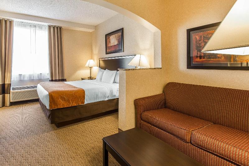 Отель Comfort Suites Summit County