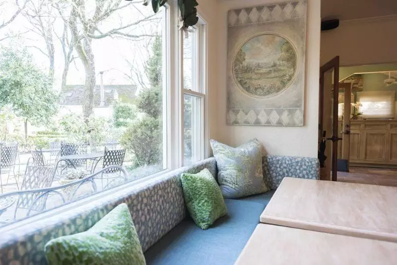 هتل Cottage Grove Inn