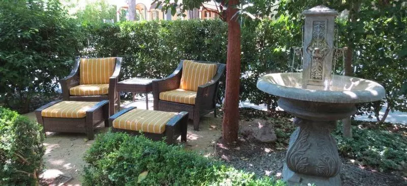 هتل Cottage Grove Inn