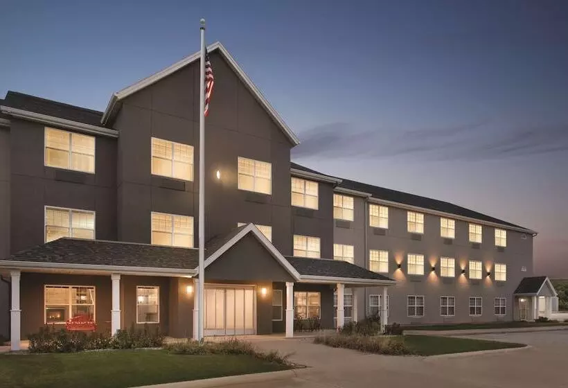 هتل Country Inn & Suites By Radisson, Cedar Falls, Ia