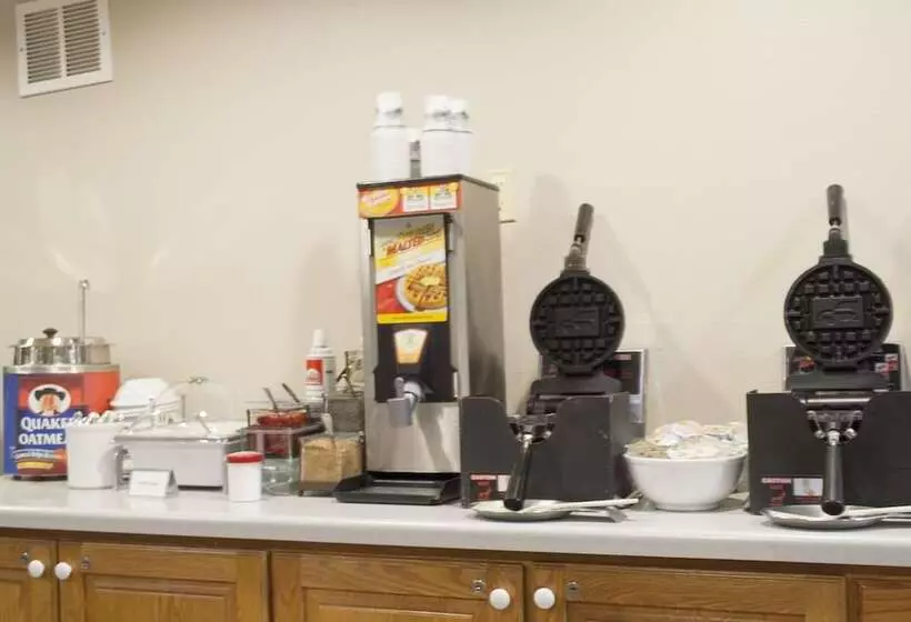 هتل Country Inn & Suites By Radisson, Cedar Falls, Ia