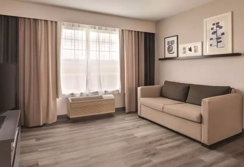 هتل Country Inn & Suites By Radisson, Cedar Falls, Ia
