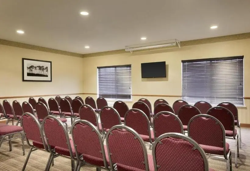 هتل Country Inn & Suites By Radisson, Omaha Airport, Ia
