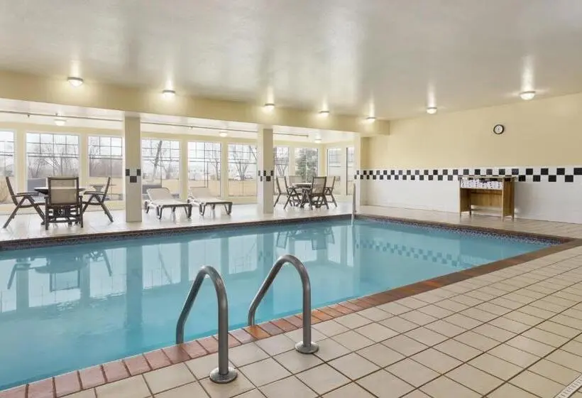 هتل Country Inn & Suites By Radisson, Omaha Airport, Ia