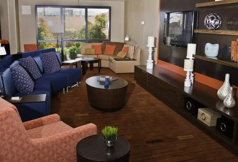 Отель Courtyard Bowling Green Convention Center