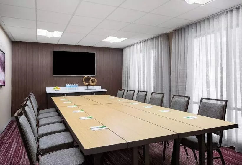 Отель Courtyard Bowling Green Convention Center