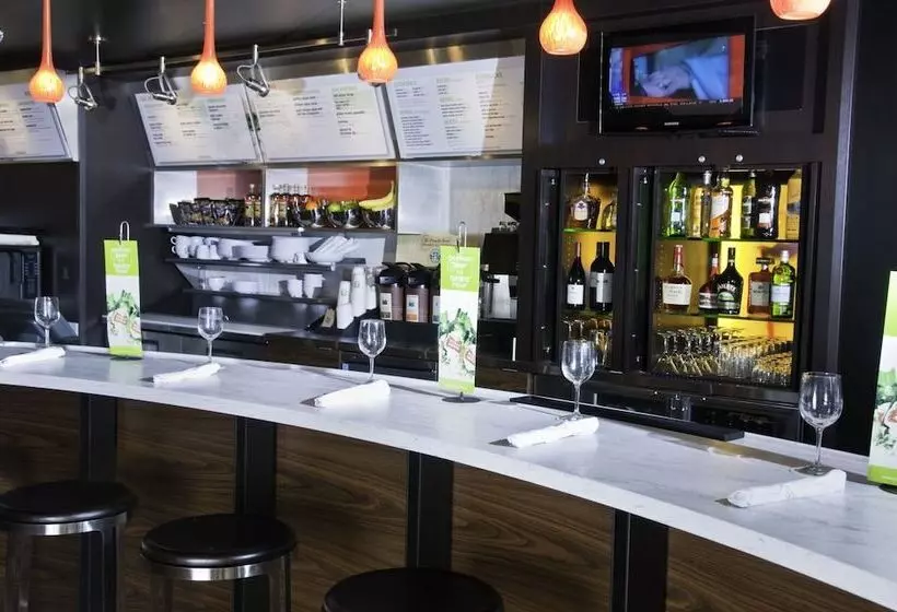 Отель Courtyard Bowling Green Convention Center