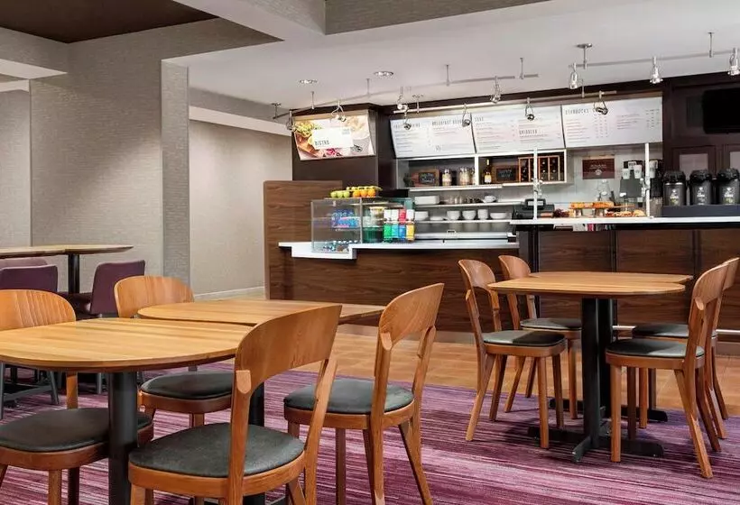 Отель Courtyard Bowling Green Convention Center