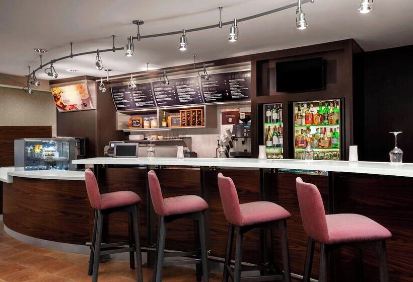 فندق Courtyard Bowling Green Convention Center