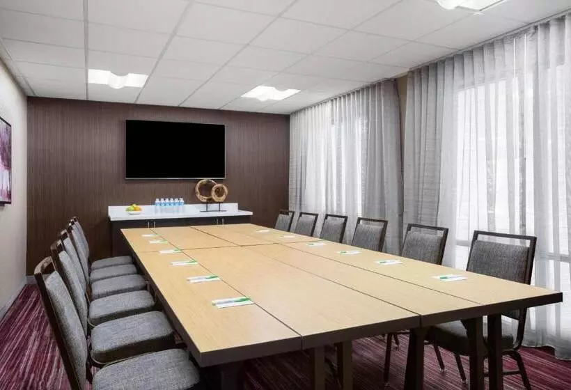 Отель Courtyard Bowling Green Convention Center