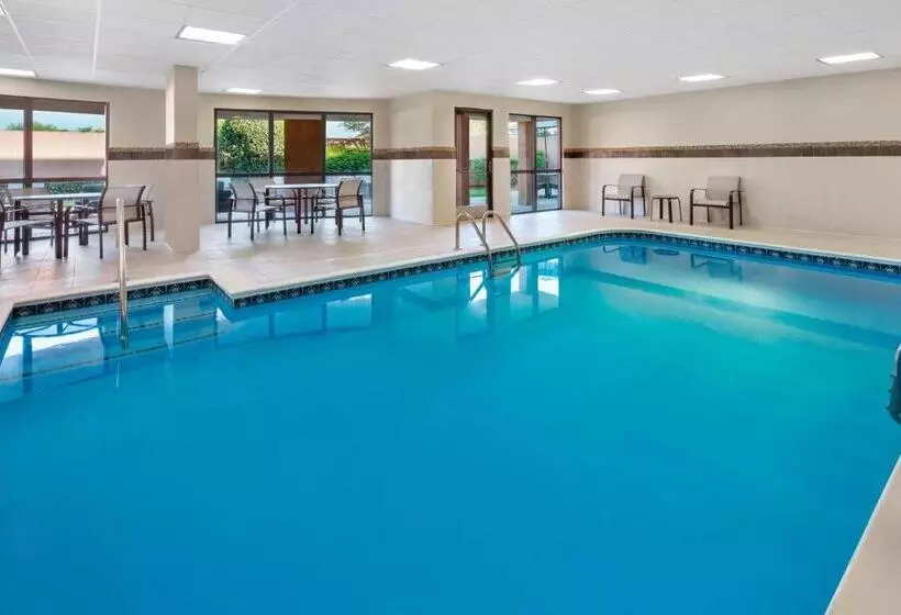 Отель Courtyard Bowling Green Convention Center