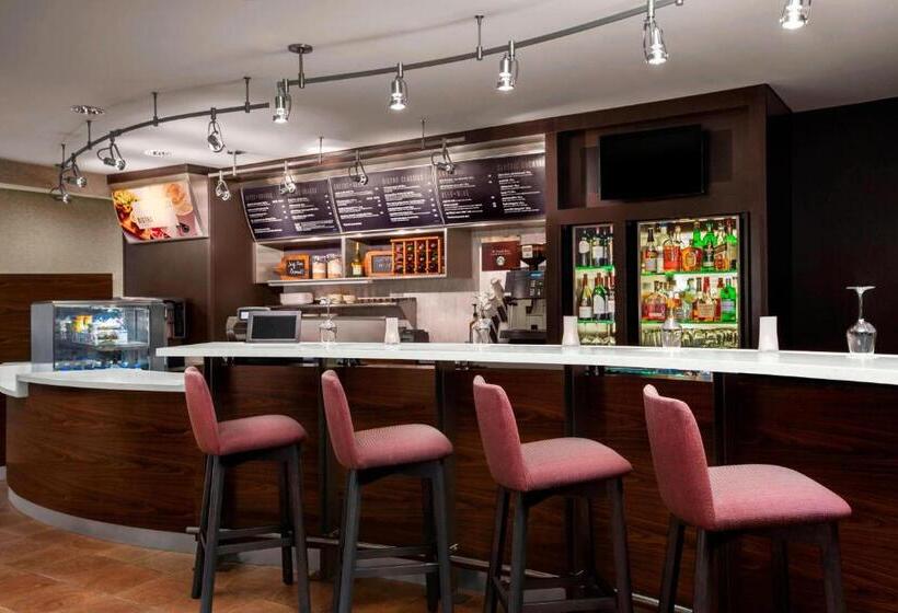 فندق Courtyard Bowling Green Convention Center