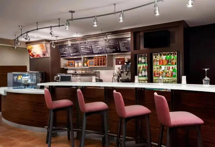 Отель Courtyard Bowling Green Convention Center