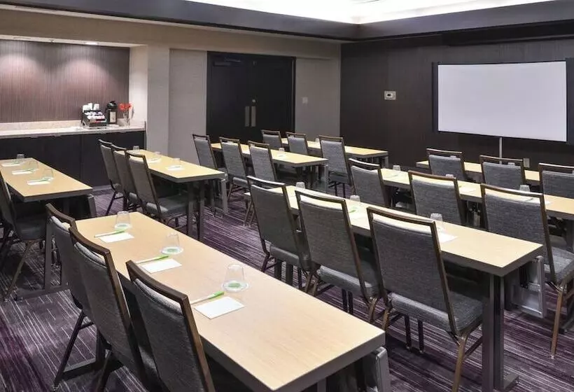 Отель Courtyard By Marriott Charlotte Matthews