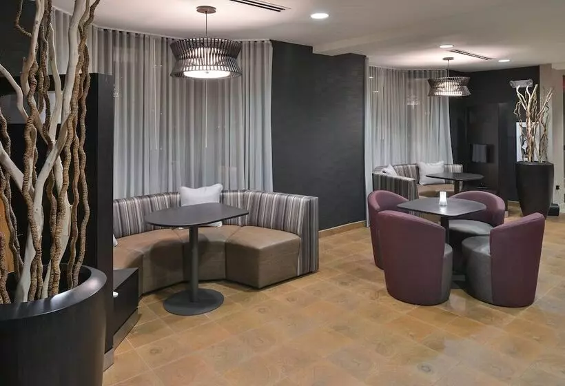 Отель Courtyard By Marriott Charlotte Matthews