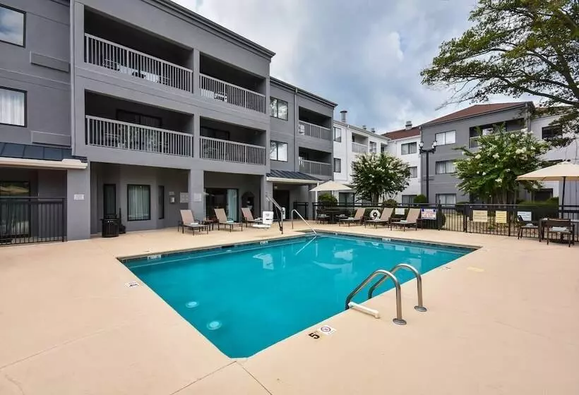 Отель Courtyard By Marriott Charlotte Matthews