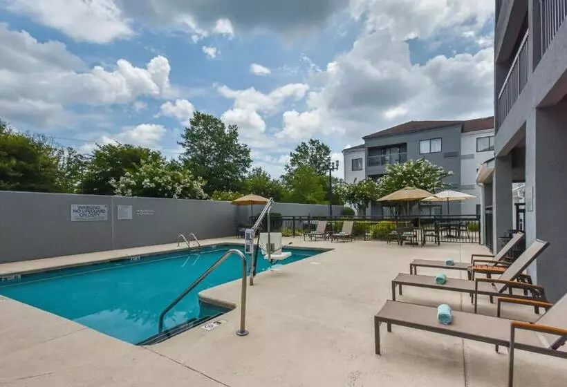 Отель Courtyard By Marriott Charlotte Matthews