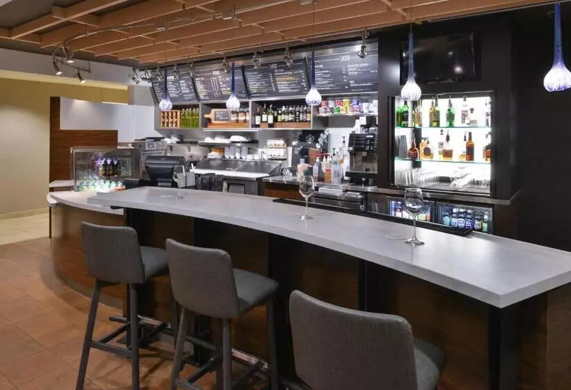 Отель Courtyard By Marriott Charlotte Matthews