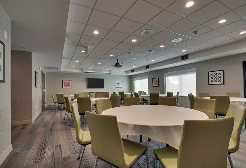 Hotelli Holiday Inn Express & Suites Aurora   Naperville, An Ihg