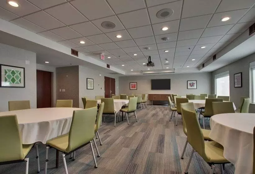 Hotelli Holiday Inn Express & Suites Aurora   Naperville, An Ihg