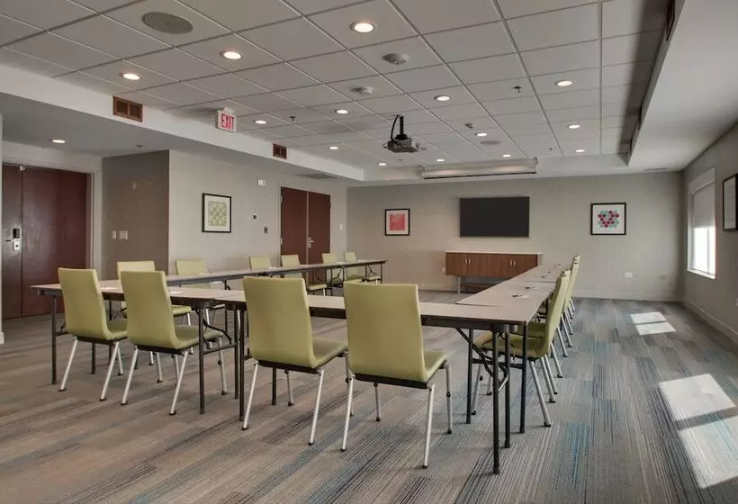 Hotelli Holiday Inn Express & Suites Aurora   Naperville, An Ihg