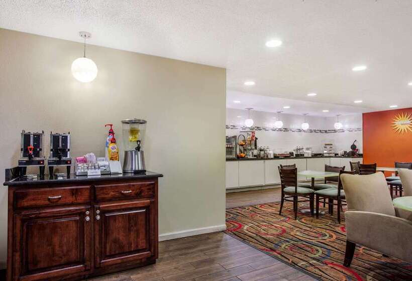 فندق La Quinta Inn By Wyndham Decatur Alabama