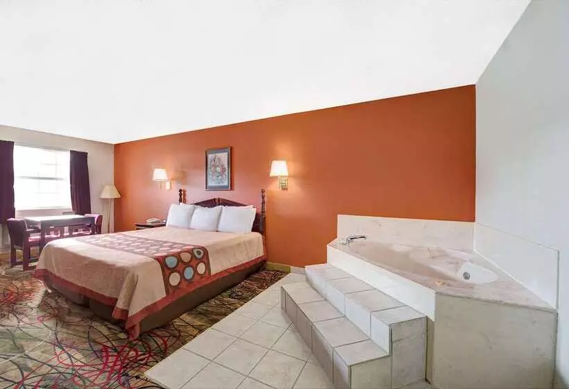 Hotelli Super 8 By Wyndham Dallas South