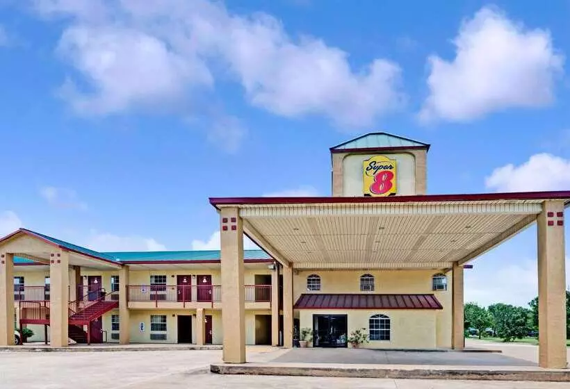 Hotelli Super 8 By Wyndham Dallas South
