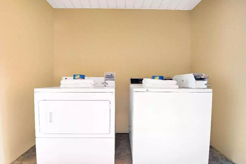 Hotelli Super 8 By Wyndham Dallas South