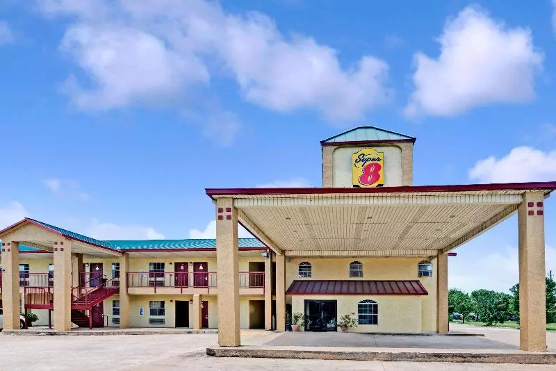 Hotelli Super 8 By Wyndham Dallas South