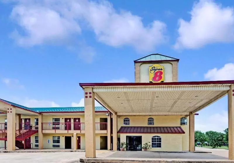 Hotelli Super 8 By Wyndham Dallas South
