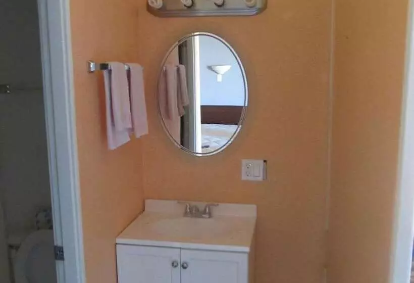 Travelers Lodge Motel & Rv Park Us 287&us 96