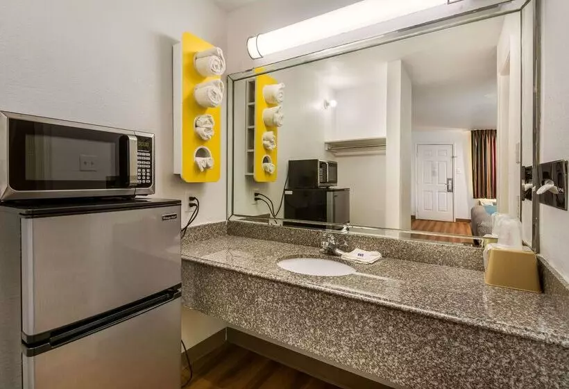 Motel 6 Freeport, Tx