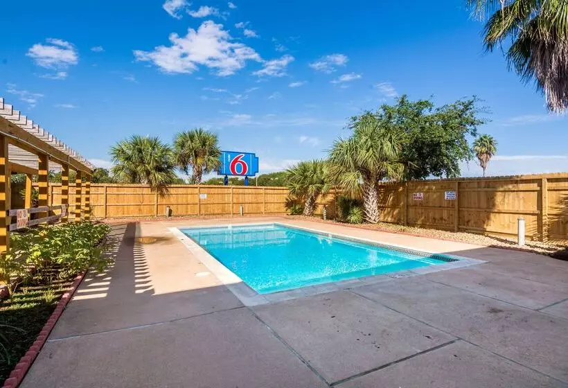 Motel 6 Freeport, Tx