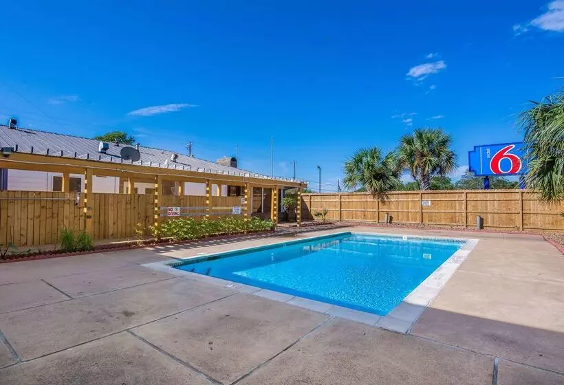 Motel 6 Freeport, Tx