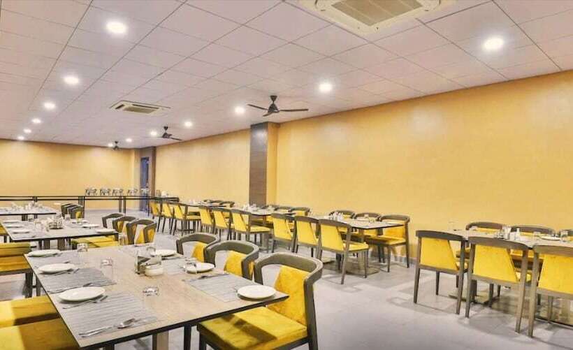 Genx Surat By 1589 Hotels